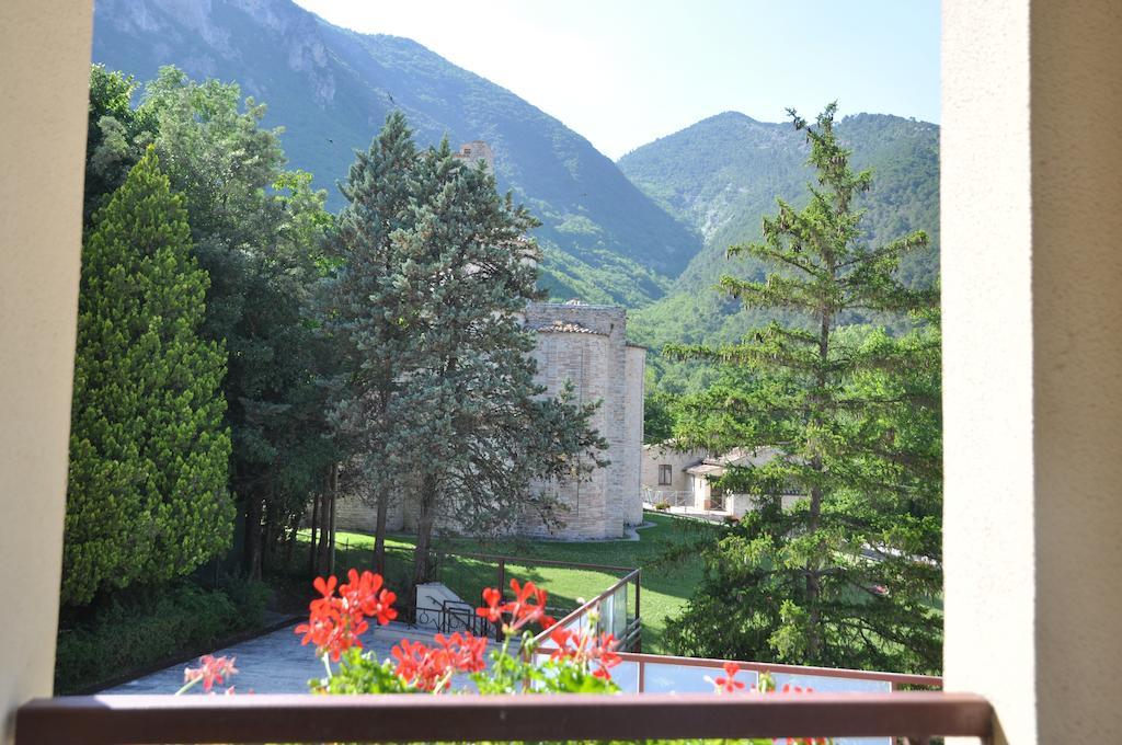 Hotel Terme Di San Vittore Genga  Rum bild