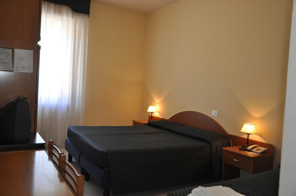 Hotel Terme Di San Vittore Genga  Rum bild